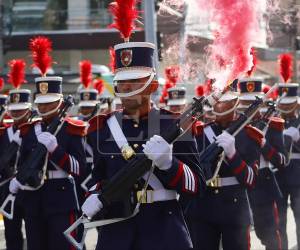 Militares, policías y bomberos participaron en los desfiles por los 205 años de Independencia de Honduras.