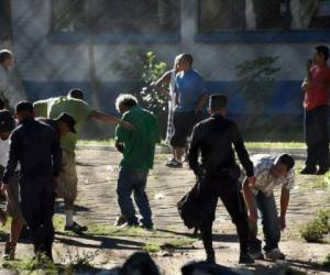 Después del hallazgo las autoridades penitenciarias iniciaron un rastreo dentro del penal. foto: AFP