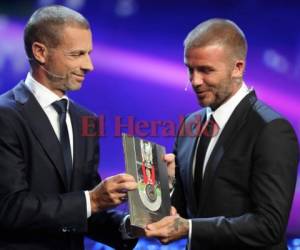El inglés recibió el premio de manos del presidente de la UEFA. Foto: AFP