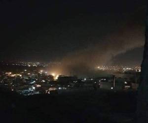 Mediante las redes sociales varias personas compartieron vídeos en los cuales se muestra los bombardeos. Foto AFP