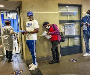 Según datos preliminares, el nuevo tipo de virus es el más dominante en la nueva ola de contagios que padece Sudáfrica. Foto: AP