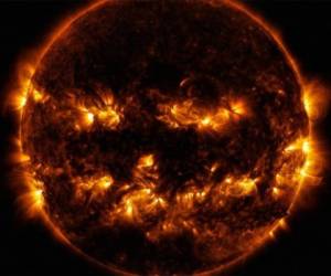 Sin dudas, esta es una vista del Sol muy inusual por lo que la Nasa decidió compartirla en la víspera de Halloween. Foto: Nasa.