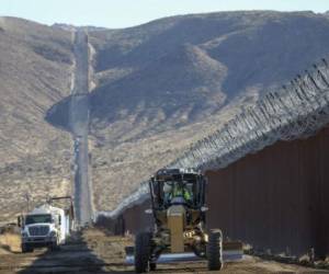 El nuevo presidente de EEUU que tomará posesión en enero anunció que no permitirá seguir con la costrucción del muro.