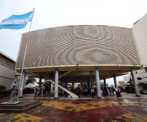 El marco jurídico vigente —establecido en la Constitución de la República y la Ley Electoral— está diseñado para permitir la distribución del poder entre distintas fuerzas políticas en el Congreso Nacional.