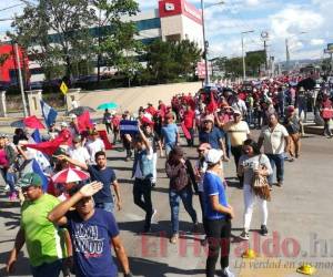 La manifestación fue encabezada por el coordinador del partido Libertad y Refundación, Manuel Zelaya Rosales. Foto: Marvin Salgado/El Heraldo.
