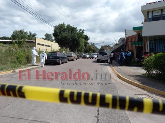 El cadáver de la persona estaba en el interior de un carro estacionado en la colonia La Campaña de Tegucigalpa, ciudad capital de Honduras.