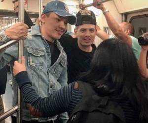 Nigga junto al cantante Ricky Rick en el Metro de México.