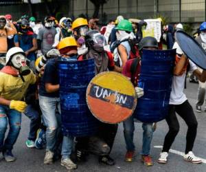 Ninguna de las marchas realizadas por la oposición desde el 1 de abril ha logrado llegar al centro de Caracas -donde están las sedes de los poderes públicos-. Foto: AFP