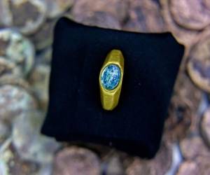 La pieza forma parte de un tesoro submarino que incluye monedas de plata romanas y medievales. FOTO: AFP