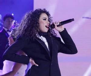 Momento en el que Angie Flores interpretó “Sax” de la cantante británica Fleur East. Foto: Instagram La Academia TV Azteca.