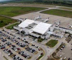 Los aeropuertos internaciones de San Pedro Sula, La Ceiba y Roatán ya tienen a su nuevo operador que es EHISA con el asesoramiento de expertos del Houston Airports de Estados Unidos.