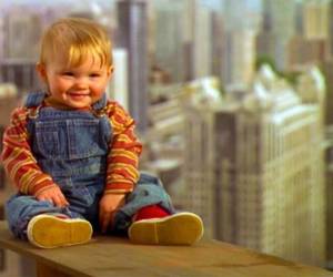 Lo que pocos saben es que el bebé que protagonizó la película es gemelo. Foto: Internet