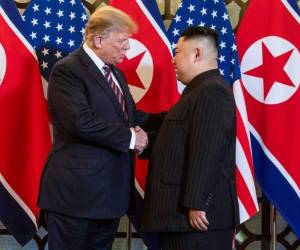 El líder norcoreano, Kim Jong Un, desplegó halagos y prosa florida en las cartas que forjaron su noviazgo diplomático con Donald Trump, según un nuevo libro sobre el presidente de Estados Unidos. Foto: Agencia AFP.