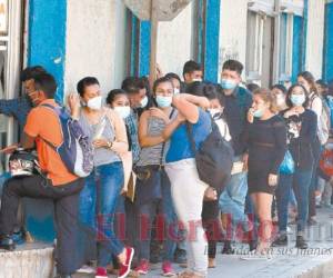 Los jóvenes han sido los más afectados con la reducción de salarios y los despidos, indican los informes internacionales y de la STSS. Foto: El Heraldo