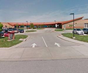 El tiroteo se produjo a primeras horas del martes en la Escuela Primaria Sunrise Point de Overland Par. (Foto: La Tercera)