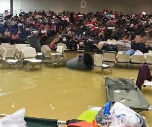 La inundación ocurrió en el Bowers Civic Center en Port Arthur, informó el miércoles el jefe policial Marcus McLellan.