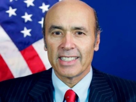 Hugo Llorens fue embajador de Honduras durante la crisis política de 2009 en Honduras.