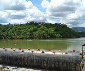 Los Laureles comenzó a bajar su nivel después de alcanzar el 100% de almacenamiento en octubre. El último registro ubica el embalse en el 99.16% de su capacidad.