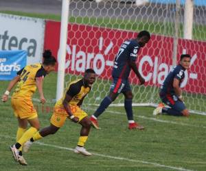 Júnior Lacayo celebró a todo pulmón el segundo gol de Real España ante Motagua.