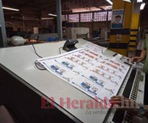 Las autoridades electorales adjudicaron ayer los contratos para la impresión de los documentos electorales, trabajo que iniciará este fin de semana o por tarde el lunes.