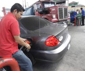 Los precios de los carburantes acumulan más de una decena de incrementos y solo en el caso de la gasolina superior reporta 15 aumentos consecutivos.