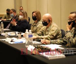 Richardson sostuvo reuniones con los jefes de las FF AA.