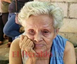 Doña Odilia llora el vil asesinato contra la joven a quien ella consideró su hija. Foto: Gissela Rodríguez / EL HERALDO