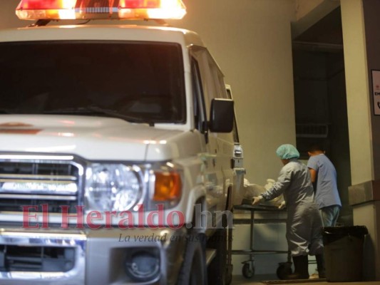 Los cuerpos de los cuatro muertos ingresaron esta mañana a la morgue de la capital de Honduras. Foto: Estalin Irías/EL HERALDO.