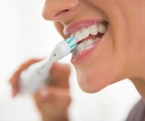 Los expertos recomiendan cambiar el cepillo de dientes cada tres meses. Foto: Pixabay