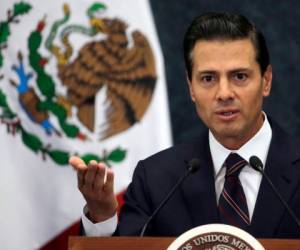 En esta fotografía de archivo del miércoles 4 de enero de 2017, el entonces presidente de México, Enrique Peña Nieto, habla durante una conferencia de prensa en la residencia presidencial de Los Pinos en la Ciudad de México.