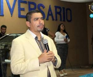Jerry Roney Quintanilla evangelizaba en la iglesia Linaje Real del Ministerio Avance Misionero de Tegucigalpa. Fotos: Cortesía Facebook Linaje Real.