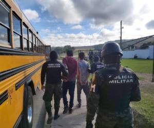 Unos 42 privados de libertad fueron trasladados este martes desde varios centros penales del país hasta el recinto carcelario de El Porvenir, Francisco Morazán.