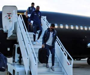 Momento cuando bajaron del avión los jugadores de la Selección de Honduras.