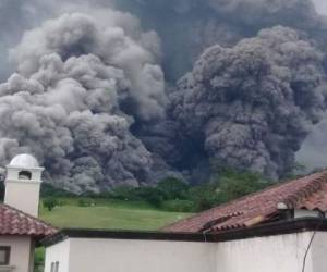 La explosión en el volcán de Fuego mantiene en alerta a Guatemala.