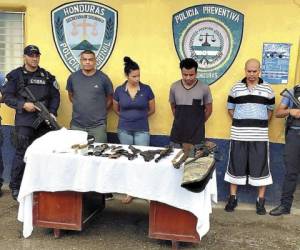 En posesión de armas de grueso calibre fueron capturados los miembros de una presunta banda criminal en Olanchito, Yoro.
