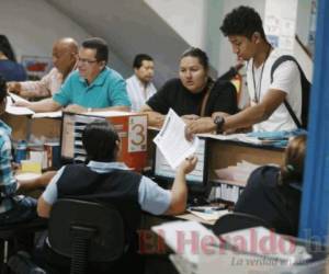 Más de 447,000 personas están sin empleo, con un alza de 208,000 desempleados durante 2020, según la STSS.