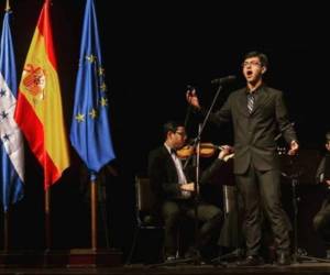 Actualmente Dennis, cuyo rango vocal es de un contratenor, estudia en la Escuela Superior de Canto de Madrid, España, pero mantiene arraigadas sus raíces hondureñas. Foto: Cortesía