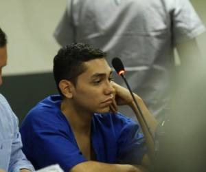 ARCHIVO - En esta fotografÃ­a del 11 de octubre de 2019, el abogado Eduardo RubÃ­ (izquierda) estÃ¡ sentado junto a su cliente Orlando Tercero, durante su juicio en Managua, Nicaragua. (AP Foto/Oscar Duarte, Archivo)