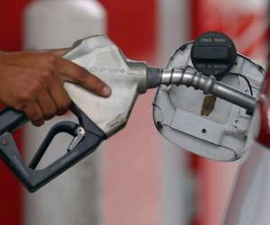 La cadena de distribución el que mayores márgenes recibe es el gasolinero al oscilar entre 8.33 y 6.07 por galón.