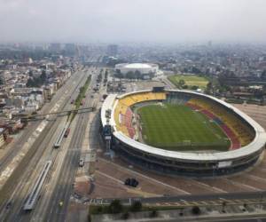 Una vía desierta adyacente al estadio El Campín de Bogotá, Colombia, el viernes 20 de marzo de 2020. Foto: Agencia AP.