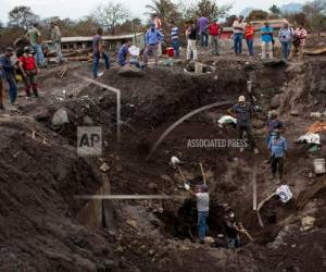 La cifra fue reducida el jueves a 331 luego de que apareció con vida a un joven de 22 años que estaba en un albergue en el municipio de San Juan Alotenango.