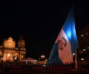 Las nuevas cifras de la pandemia llegan a pocos días de que el gobierno abra todas las fronteras, cerradas desde marzo como medida para contener el virus. Foto: Agencia AFP.