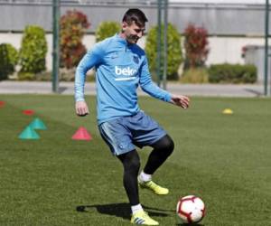 Lionel Messi jugará contra el Espanyol a pesar de la supuesta lesión que lo dejó sin jugar con la selección de Argentina. Foto: @FCBarcelona_es en Twitter