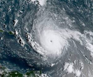 Se espera que Irma toque tierra a última hora del martes en las Antillas francesas del Caribe. Foto: AFP