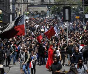 Los números oficiales hablan de 103 incidentes de gravedad en todo el país, con 1,462 detenidos: 614 en Santiago y 848 en otras regiones. Foto: AFP