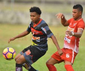 Acción del duelo entre Real Sociedad y Vida en Tocoa. Foto: Samuel Zelaya / El Heraldo.
