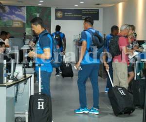 Jugadores de la Selección Nacional de Honduras viajaron este viernes hacia México para el duelo del próximo jueves. (Foto: Neptalí Romero / Grupo Opsa)