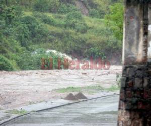 El río Choluteca se encuentra bajo observación debido al desbordamiento registrado el sábado. Foto: EL HERALDO