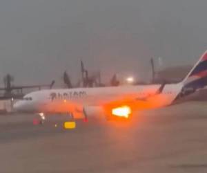 En este momento, las operaciones en el aeropuerto Jorge Chávez se desarrollan con normalidad, las pistas 1 y 2 están funcionando. No hubo afectación en las llegadas y salidas de vuelos, acotó.