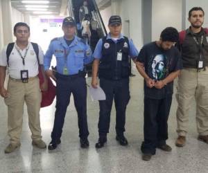 El hombre identificado como Sergio David Coto Gonzáles de 24 años de edad, quien había salido en la caravana migrante.